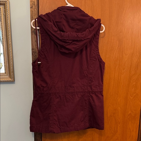 Snobbish Collection Burgundy Vest - Picture 5 of 7